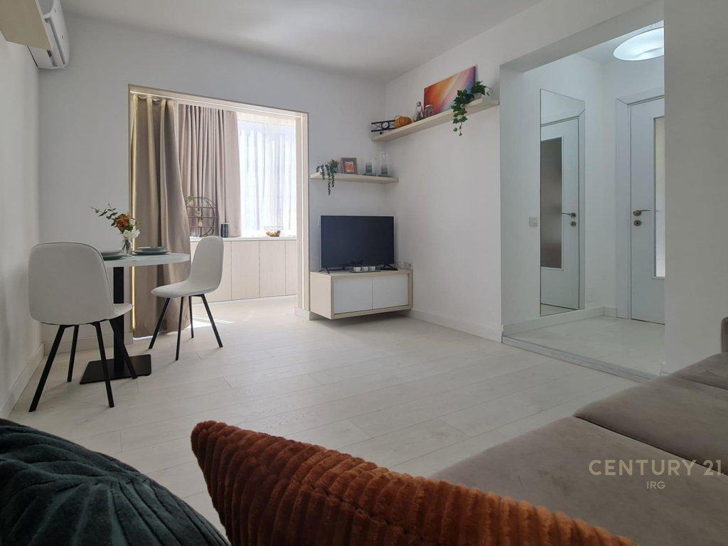 Shitet Garsoniere e Investuar pranë Sheshit Willson – Mundës – Tiranë