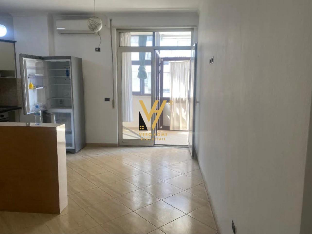 JEPET APARTAMENT 2+1+BLK ME QERA TE PAZARI RI 50.000 LEKE – Tiranë