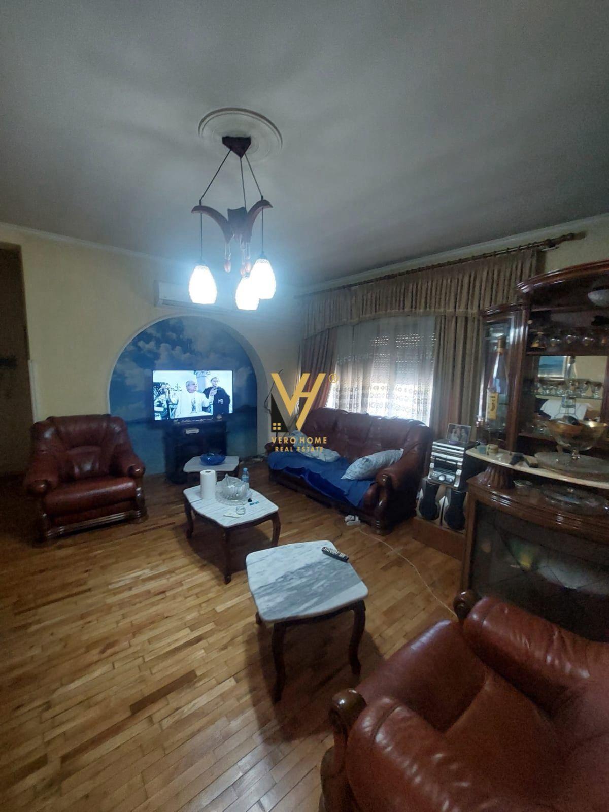 JEPET VILE DY KATESHE ME QERA NE XHAMLLIK 120.000 LEKE – Tiranë