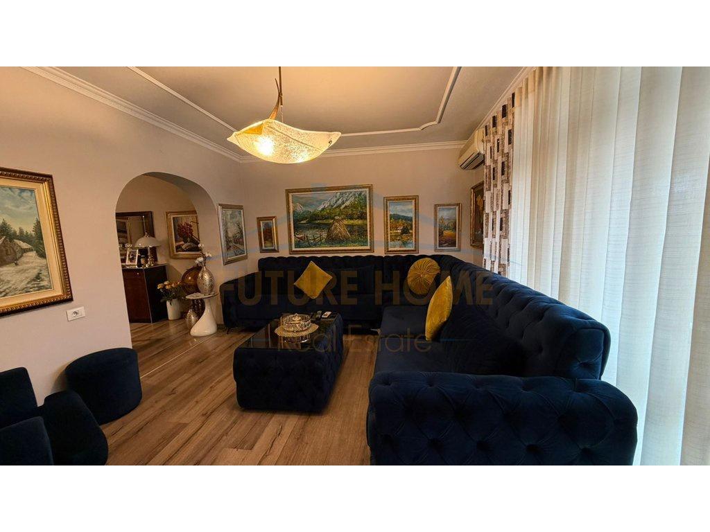 0692268458 Shitet, Apartament 2+1 , 21 Dhjetori – Tiranë