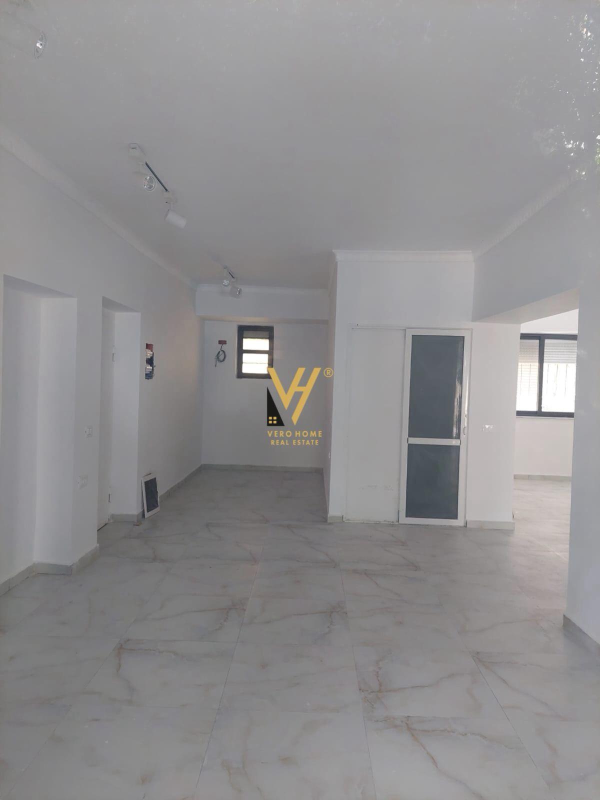 JEPET DYQAN 70 M2 ME QERA NE XHAMLLIK 160.000 LEKE – Tiranë