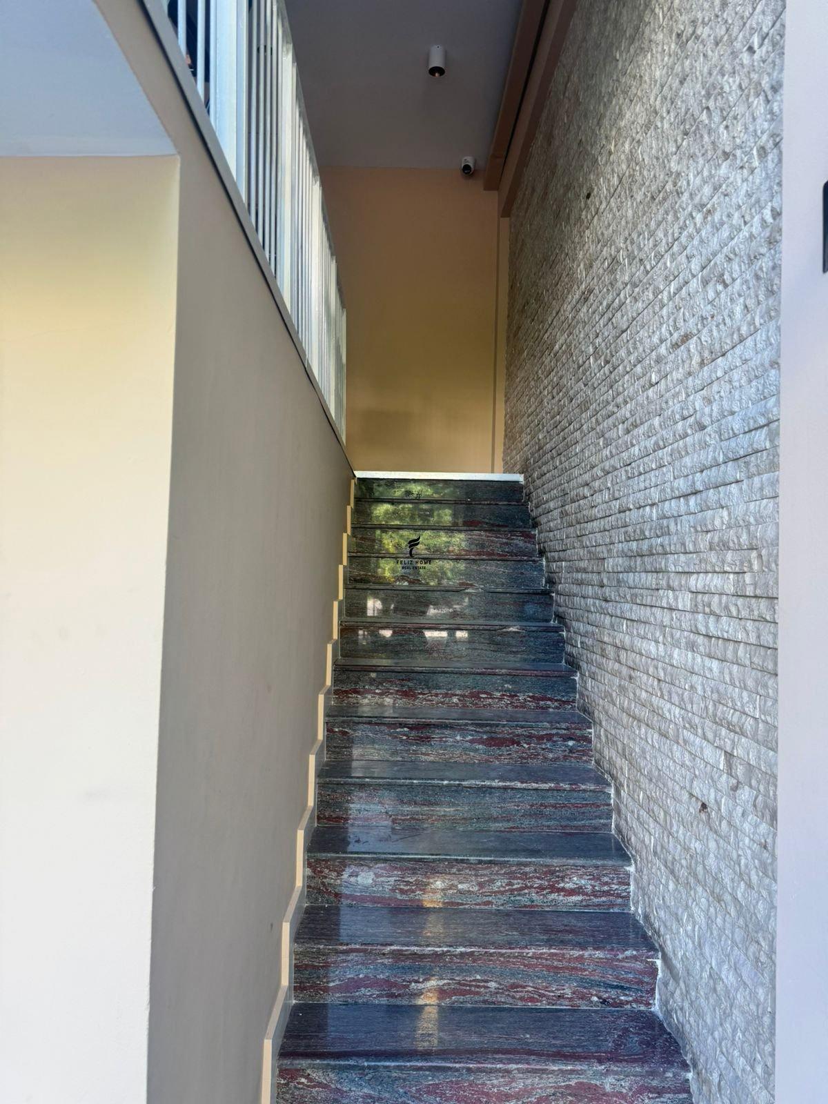 DYQAN ME QERA DUBLEX 63M2 QENDER 180.000 LEKE FH-71401 – Tiranë