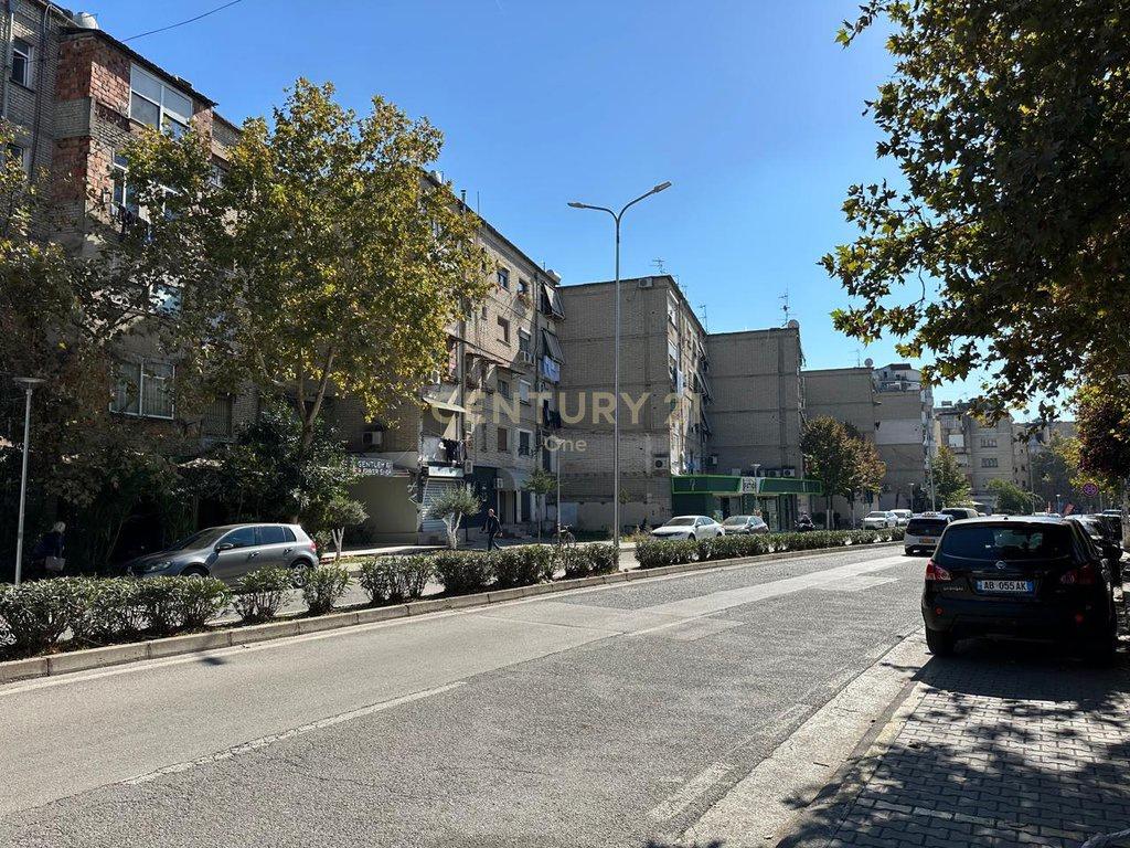 SHITET APARTAMENT 1 + 1 BUZE RRUGE TEK ALI DEMI – Tiranë