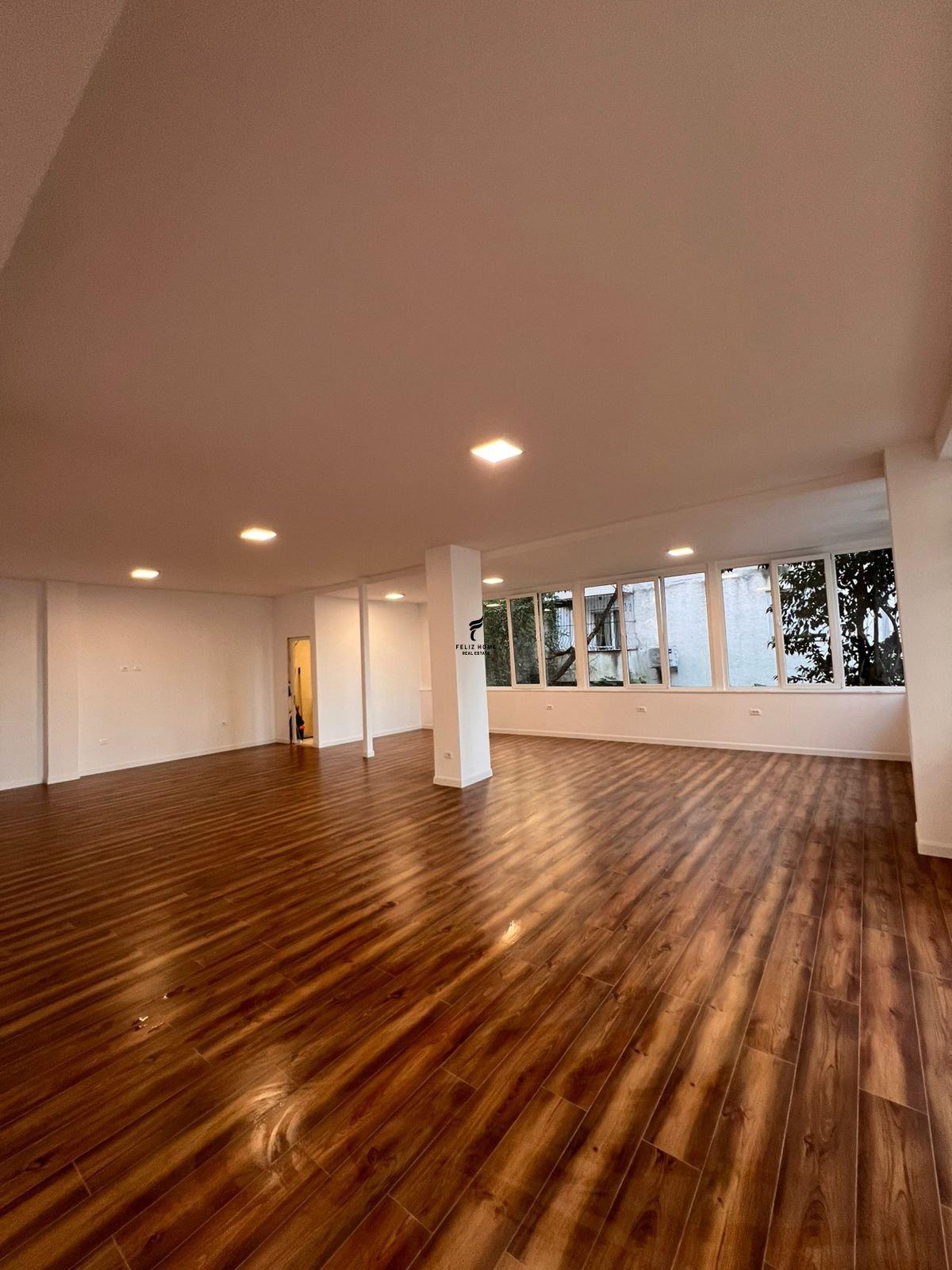 ZYRE ME QERA 150M2 LIQENI I THATE 180.000 LEKE FH-80334 – Tiranë