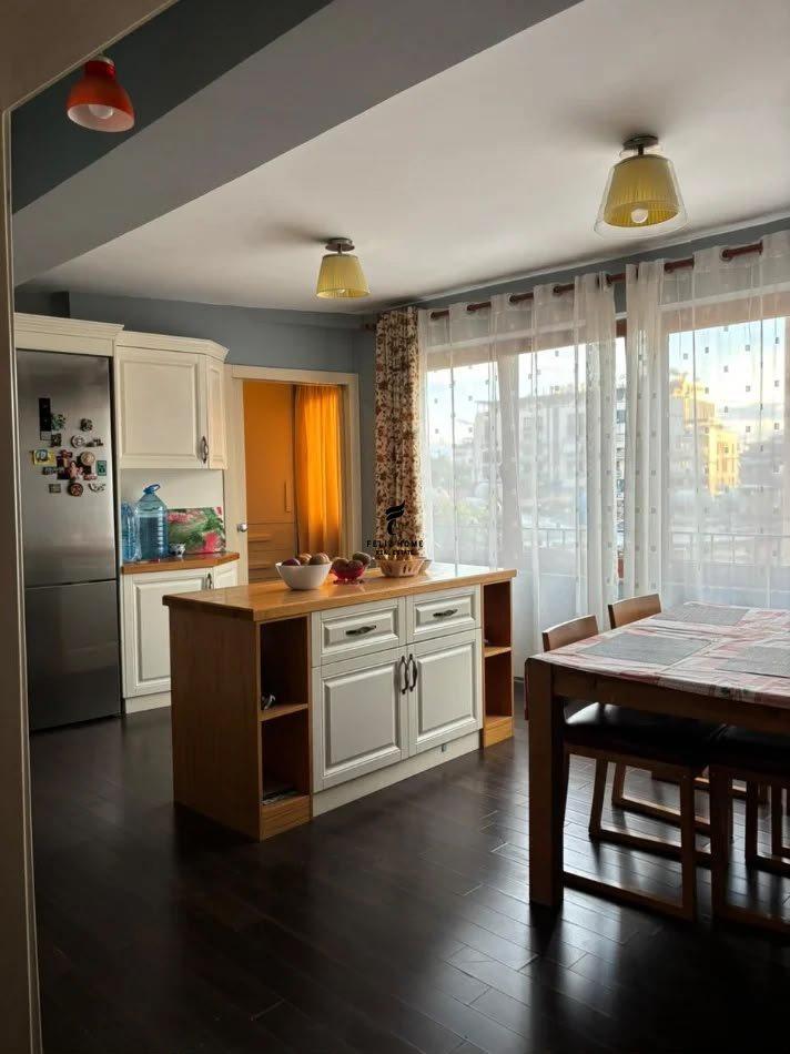 APARTAMENT ME QERA 3+1 QENDER 100.000 LEKE FH-83199 – Tiranë - 1