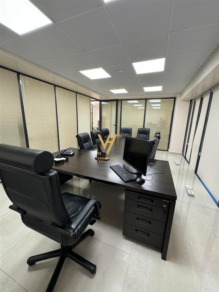 JEPET ZYRE 150M2 ME QERA TE RRUGA E ELBASANIT 1.700 EURO – Tiranë - 1