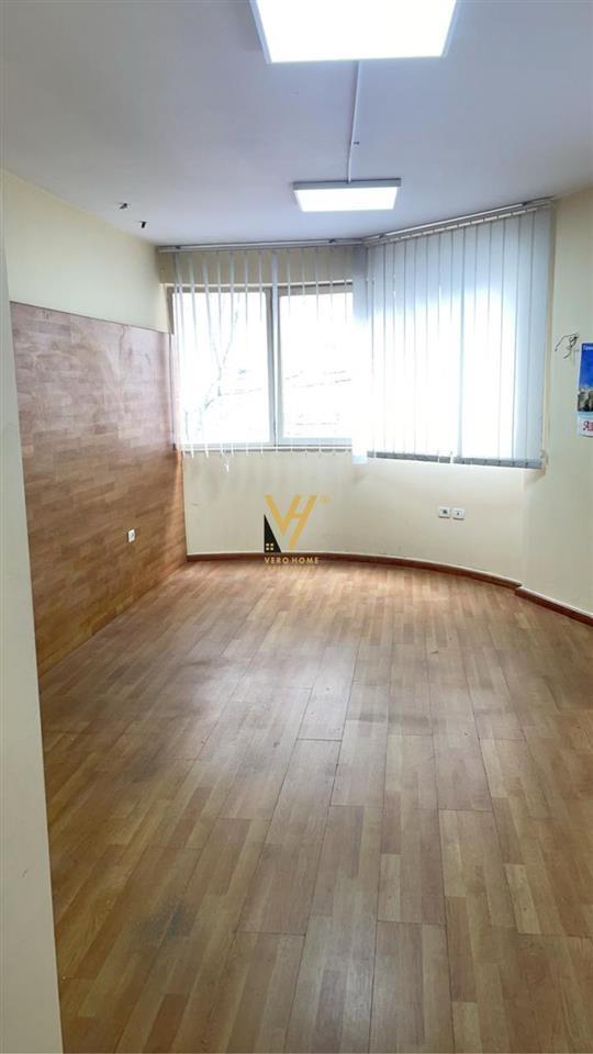 JEPET ZYRE 90 M2 ME QERA TE SHESHI SELVIA 600 EURO – Tiranë