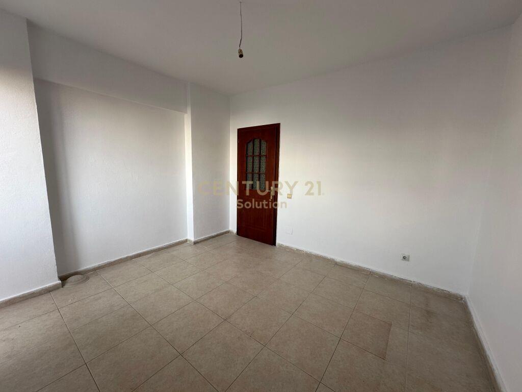 SHITET APARTAMENT NE KOMUNE TE PARISIT ! – Tiranë