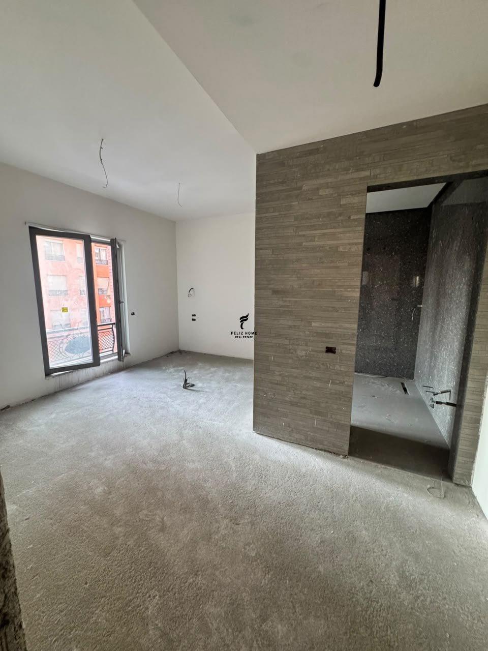 ZYRE ME QERA 3+1+3 RRUGA E KAVAJES 250.000 LEKE FH-83344 – Tiranë
