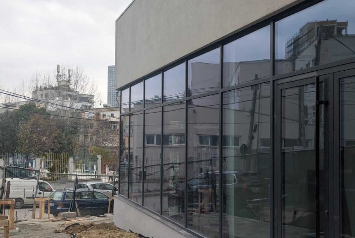 AMBIENT BIZNESI ME QERA 84 M2 RRUGA E ELBASANIT 1.400 EURO – Tiranë