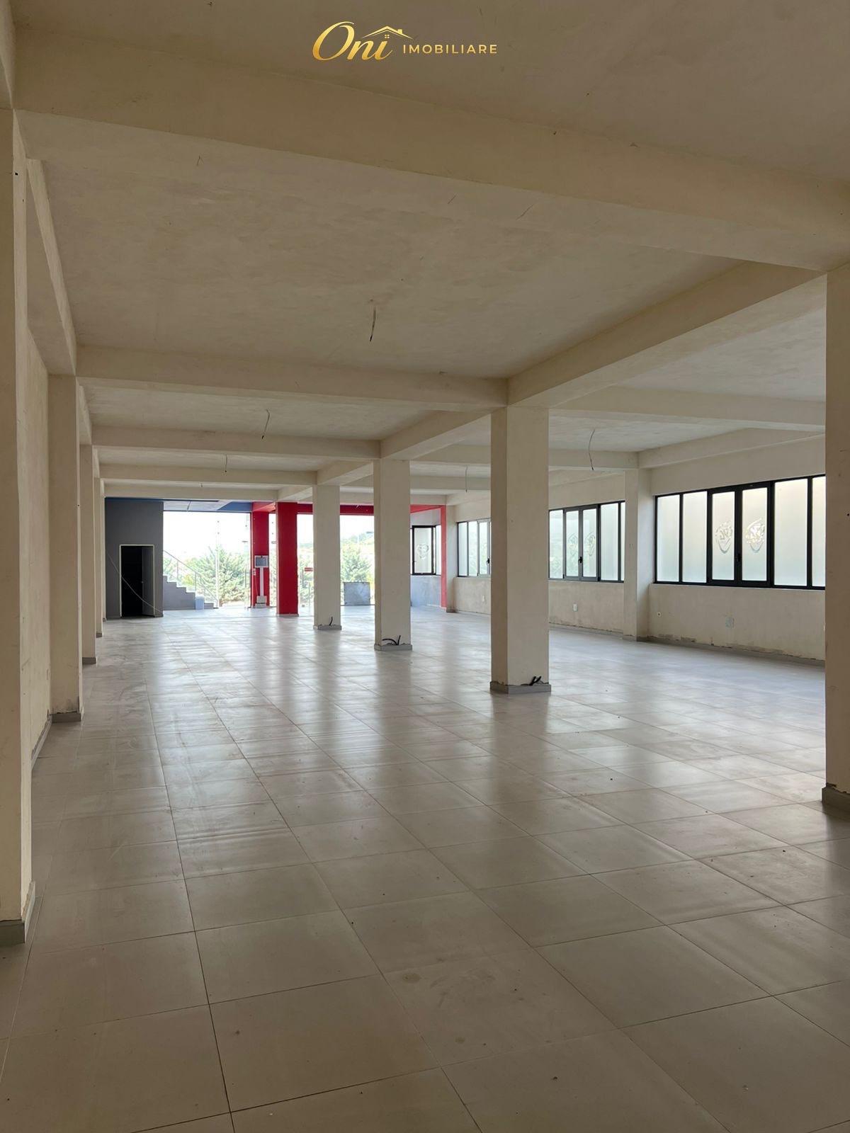 JEPET AMBIENT BIZNESI 300M2 VORE – Tiranë
