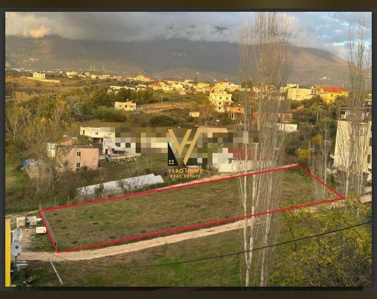 JEPET TOKE 1.300 M2 ME QERA TE RRUGA E DAXHIT, SAUK 700 EURO – Tiranë