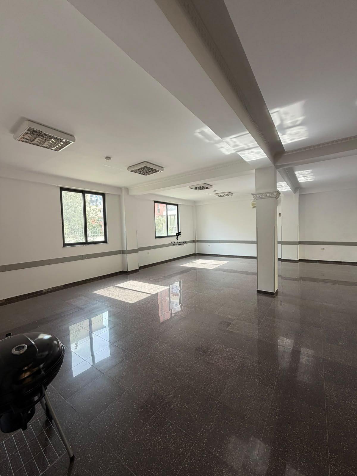 ZYRE ME QERA 200 M2 OXHAKU 200.000 LEKE FH-89501 – Tiranë - 1
