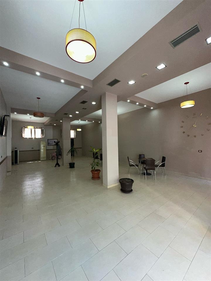 AMBIENT BIZNESI ME QERA 600 EURO NE MUAJ STADIUMI DURRES – Durrës