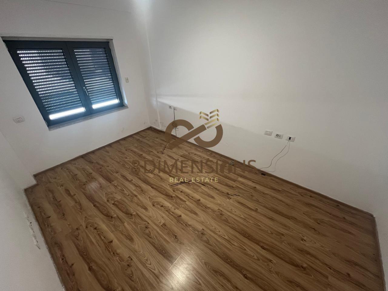 Jepet me qera Zyre, ne Zog te Zi tek Ring Center – Tiranë
