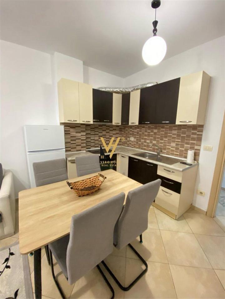 JEPET APARTAMENT 2+1+BLK ME QERA UNAZA E RE 550 EURO – Tiranë