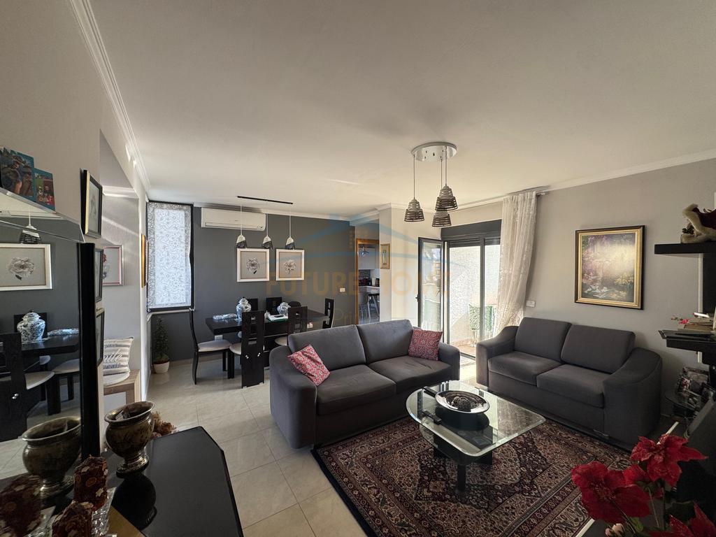 0692268458 Shitet , Apartament 3+1+2 , Rruga e Kosovareve – Tiranë