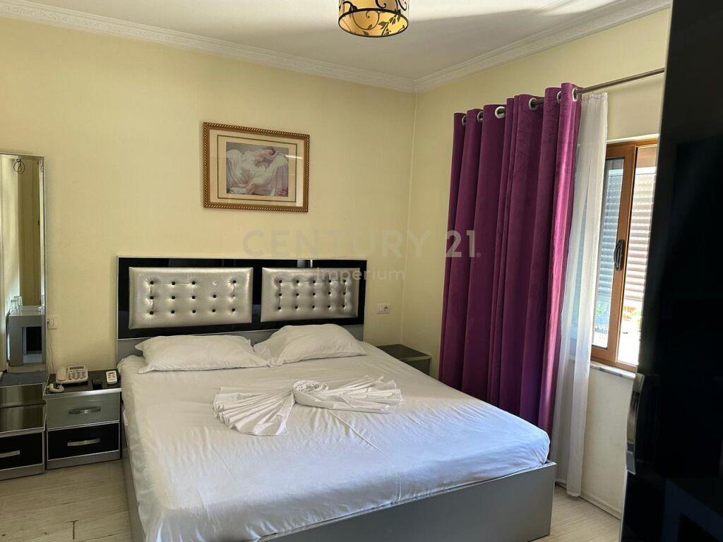 Hotel ne Shitje, Misto Mame!! – Tiranë