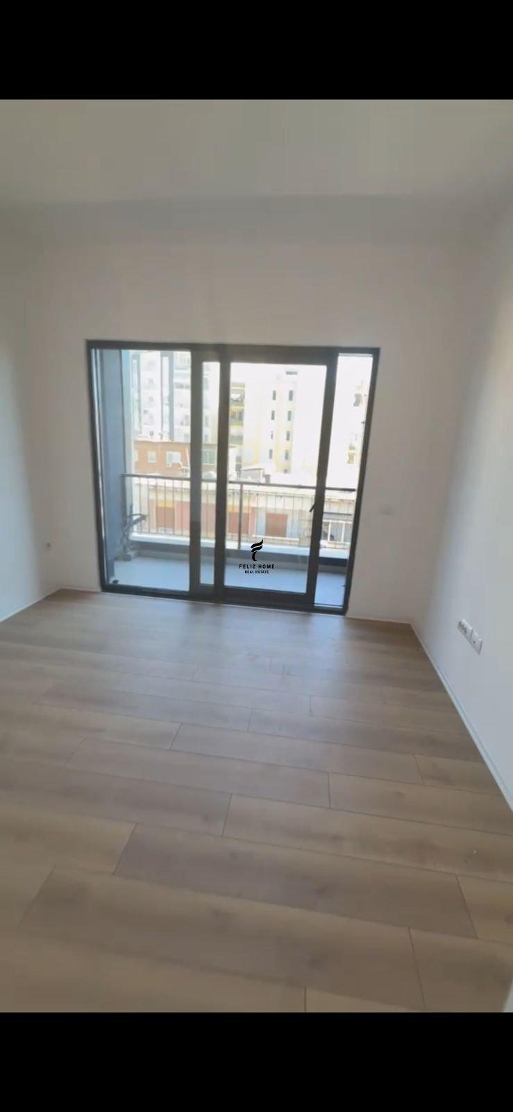 ZYRE ME QERA 60M2 PAZARI I RI 75.000 LEKE FH-71965 – Tiranë