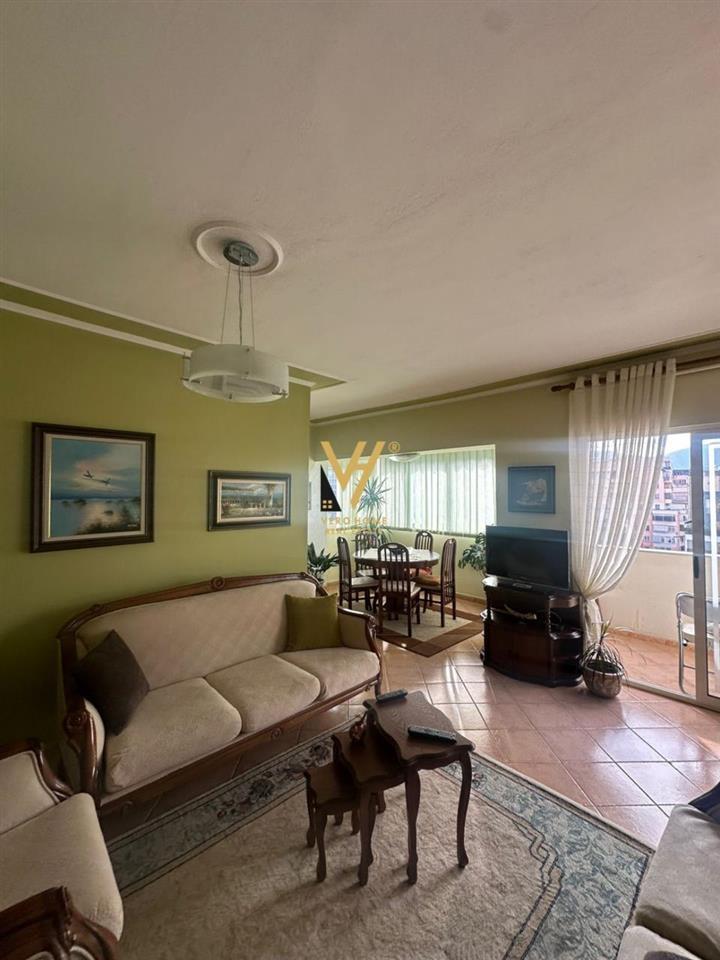 JEPET APARTAMENT 2+1 ME QERA TE KOMUNA E PARISIT 60.000 LEKE – Tiranë