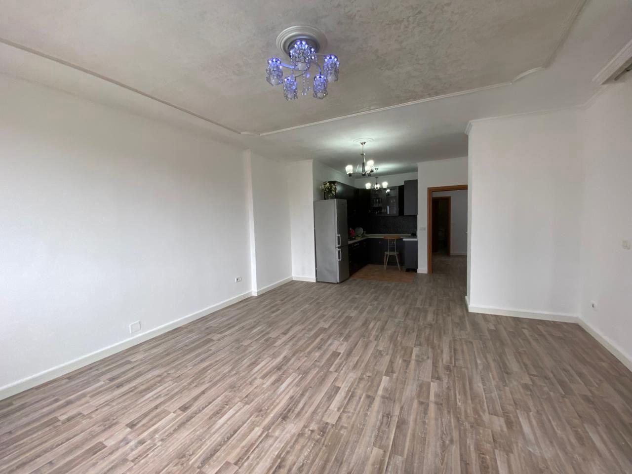 ZYRE ME QERA 143 M2 ISH EKSPOZITA 1.500 EURO – Tiranë