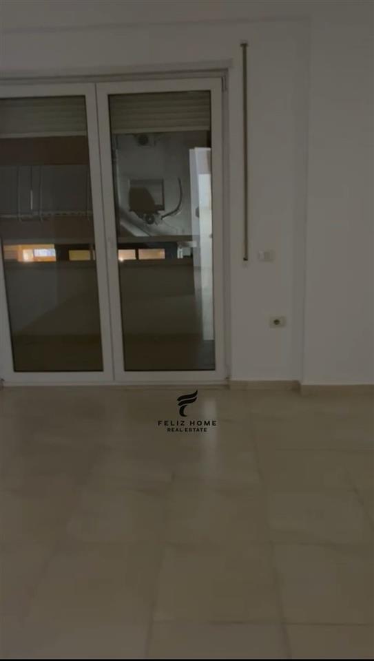 APARTAMENT ME QERA 2+1 PAZARI I RI 1.000 EURO – Tiranë - 1
