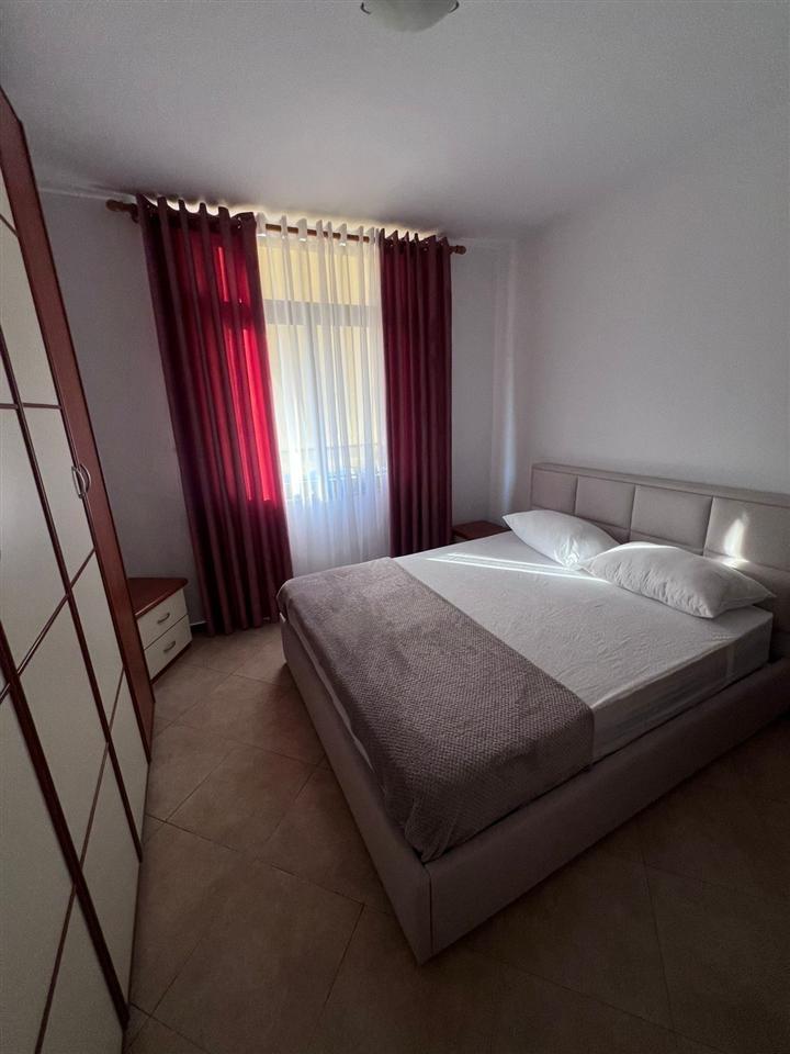 APARTAMENT ME QERA 2+1 QENDER 75.000 LEKE – Tiranë