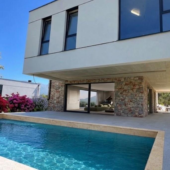 🏡✨ SHITET VILË ME PISHINË | LIQENI I THATË ✨🏊 📍 Liqeni i – Tiranë