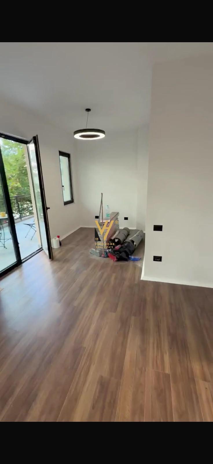 JEPET ZYRE 123 M2 ME QIRA TE SQUARE 21 120.000 LEKE – Tiranë