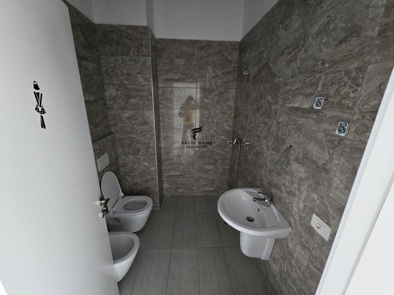 ZYRE ME QERA 111M2 21 DHJETORI 1000 EURO – Tiranë - 1