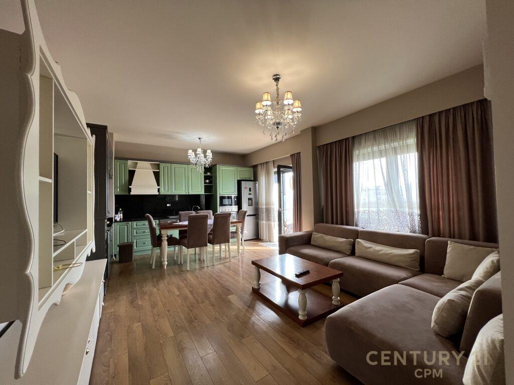 Apartament 3+1 Per Qira Tek Ring Center! – Tiranë - 1
