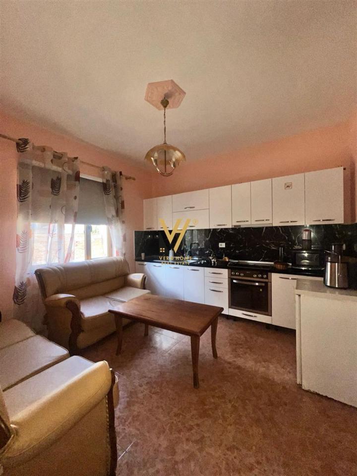 JEPET HYRJE 3+1 ME QERA TE SHALLVARET 1.500 EURO – Tiranë - 1