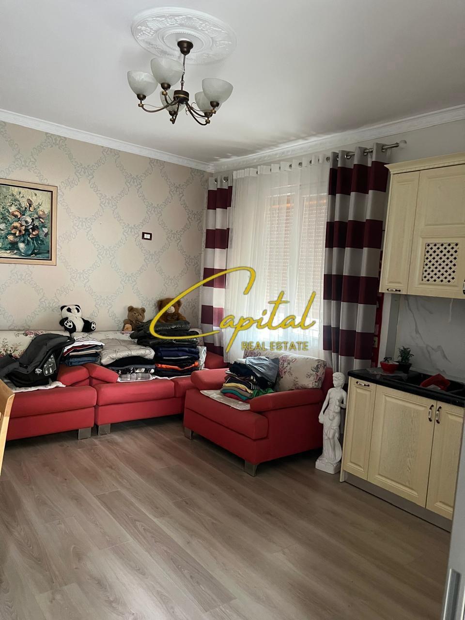 APARTAMENT ME QIRA 1+1 SHKOLLA E BASHKUAR 50.000 LEKE – Tiranë