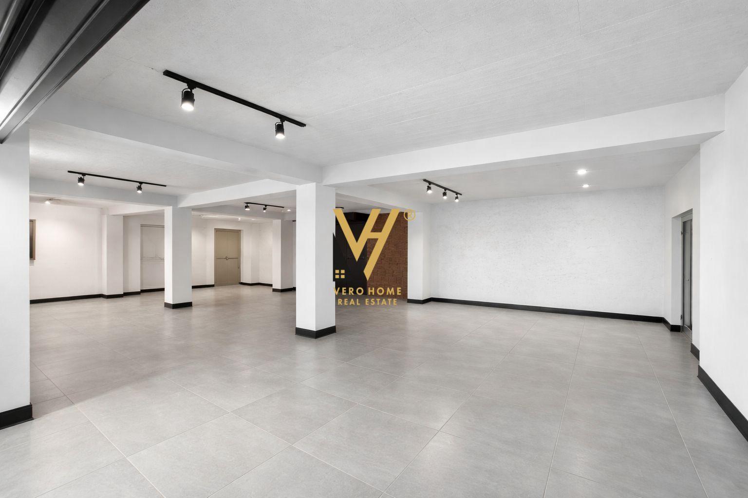 JEPET MAGAZINE 220 M2 ME QERA SAUK I RI 2.000 EURO – Tiranë