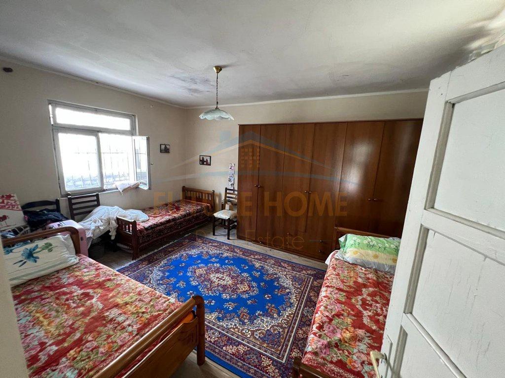 0696044423Shitet ShtepiPrivate2-Katëshe+AmbjentBiznesQenderD – Tiranë