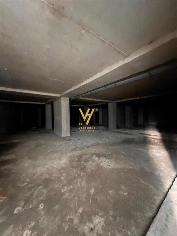 JEPET AMBIENT 420 M2 ME QERA NE XHAMLLIK 3.000 EURO – Tiranë - 1