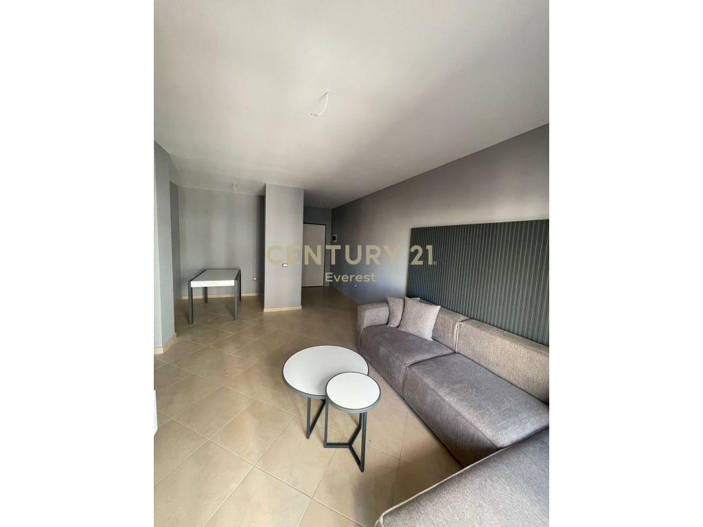 ISH PARKU, JEPET ME QIRA APARTAMENT 1+1 ME POST PARKIMI – Tiranë