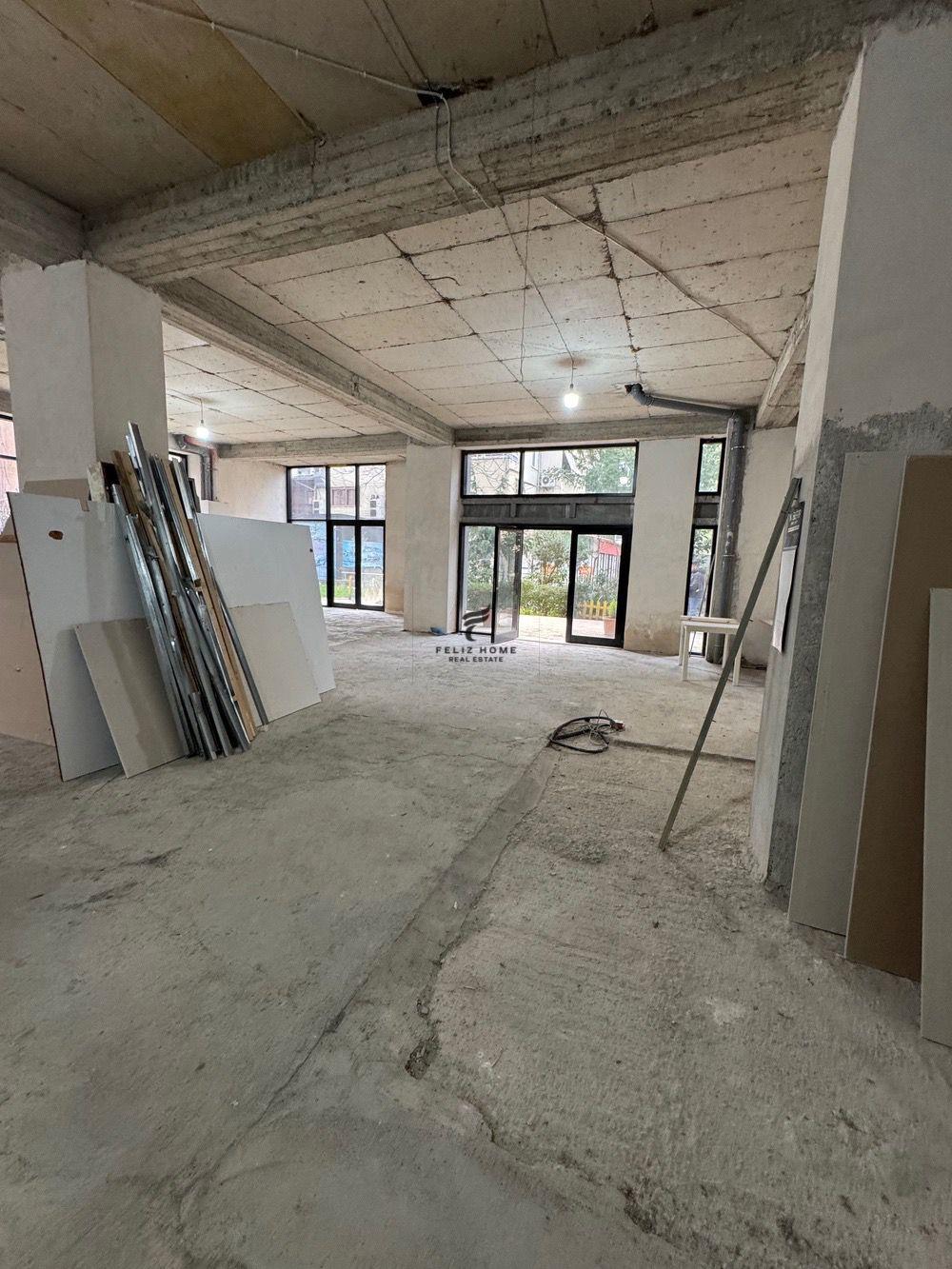 ZYRE ME QERA 210 M2 BRRYLI 1400 EURO – Tiranë - 1