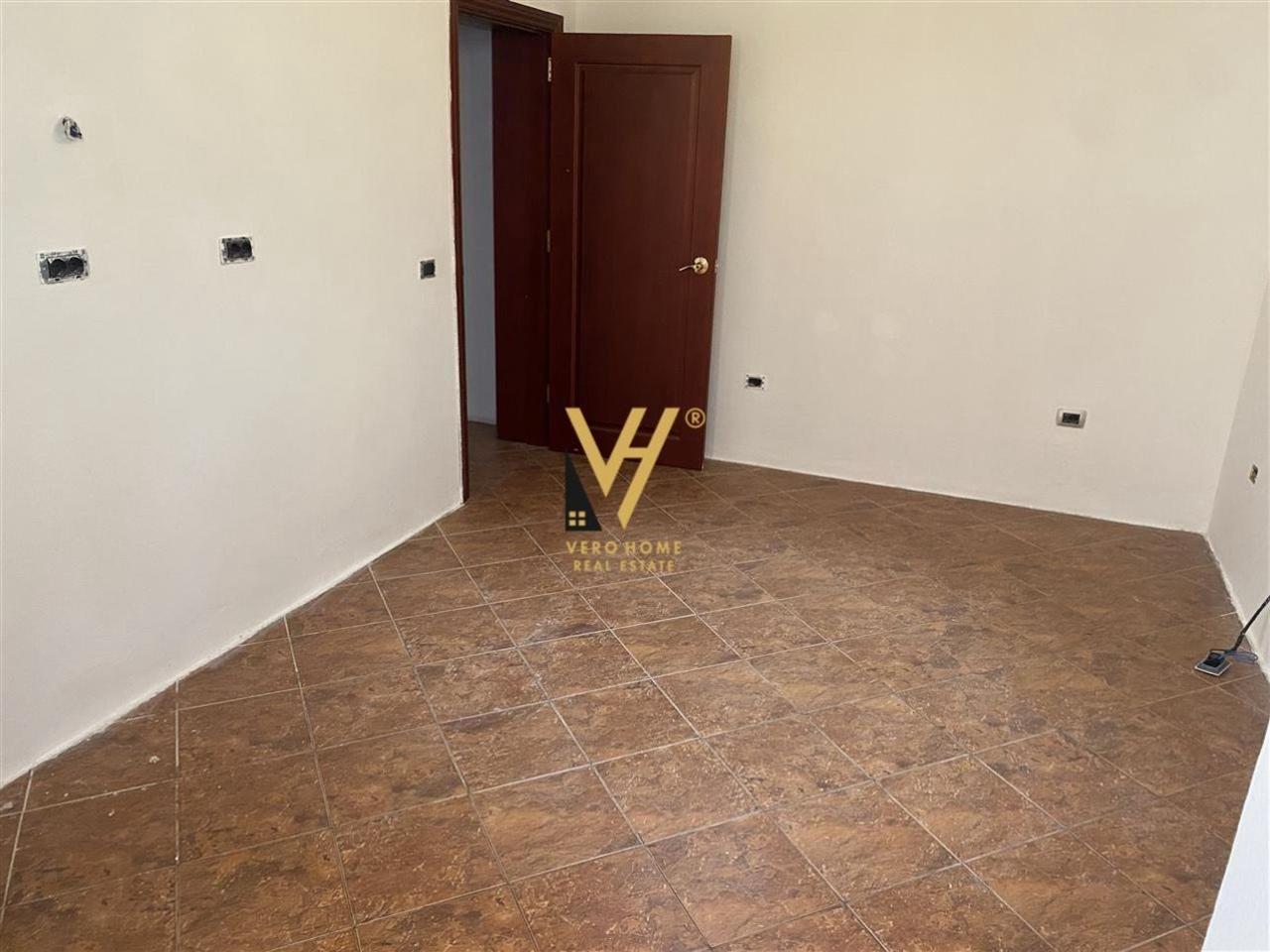 JEPET ZYRE 50 M2 ME QIRA TE BLLOKU 650 EURO – Tiranë
