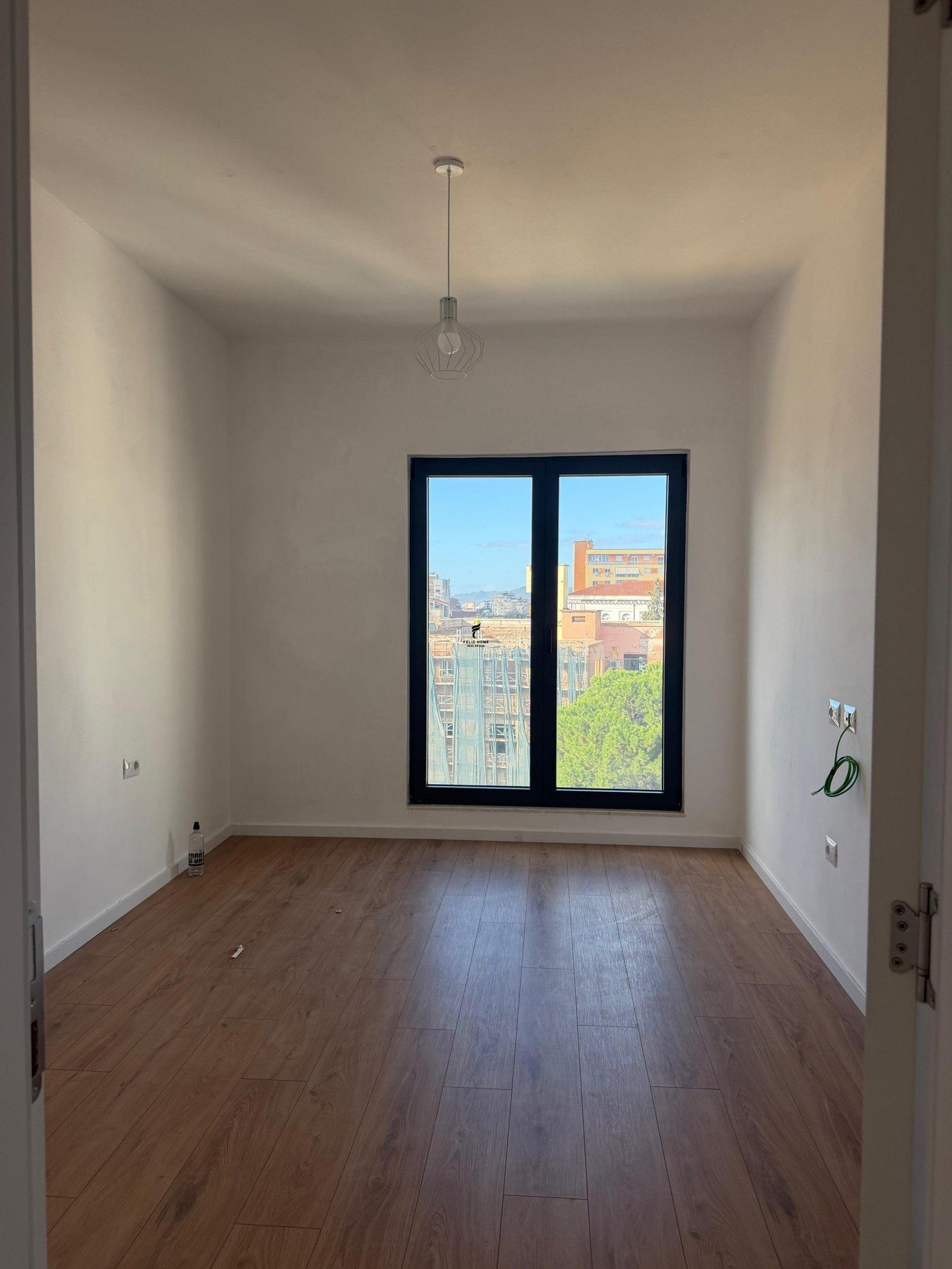 ZYRE ME QERA 100 M2 RRUGA E BARRIKADAVE 90.000 LEKE FH-98828 – Tiranë