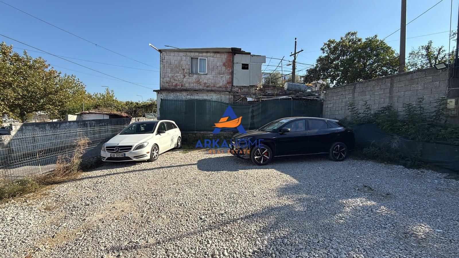 JEPET ME QIRA TOKE 300 M2 "RRUGA FRANG BARDHI, PRANË SHKOLLË – Tiranë
