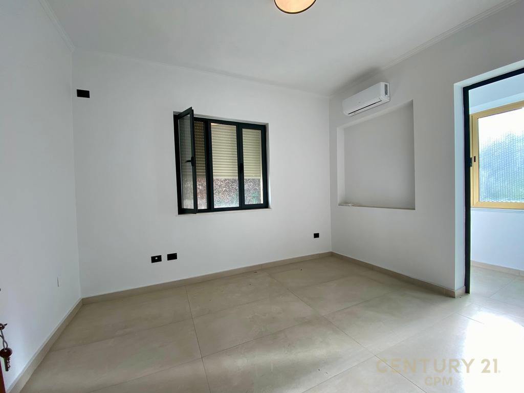 ISH BLLOKU JAPIM AMBIENT ZYRE ME QIRA – Tiranë
