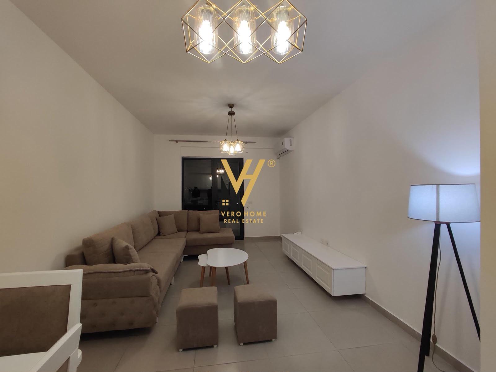 JEPET APARTAMENT 1+1+BLK ME QERA TEK UNAZA E RE 50.000 LEKE – Tiranë