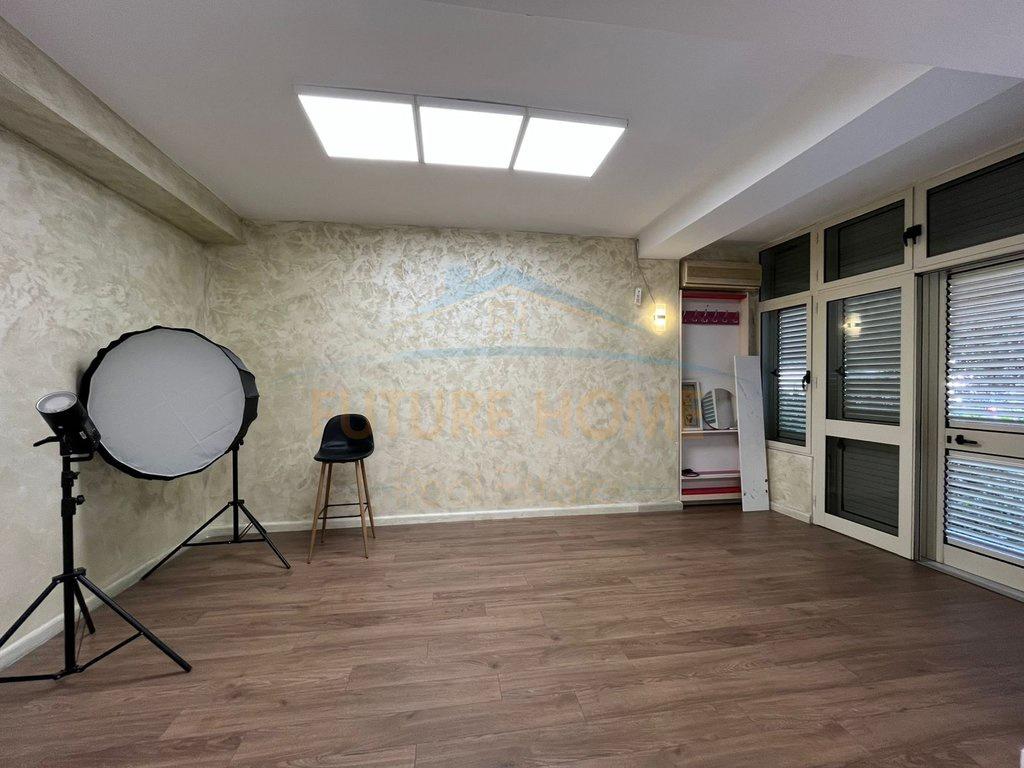 0697075690-Durres, jepet me qera ambjent biznesi Kati 0 – Durrës