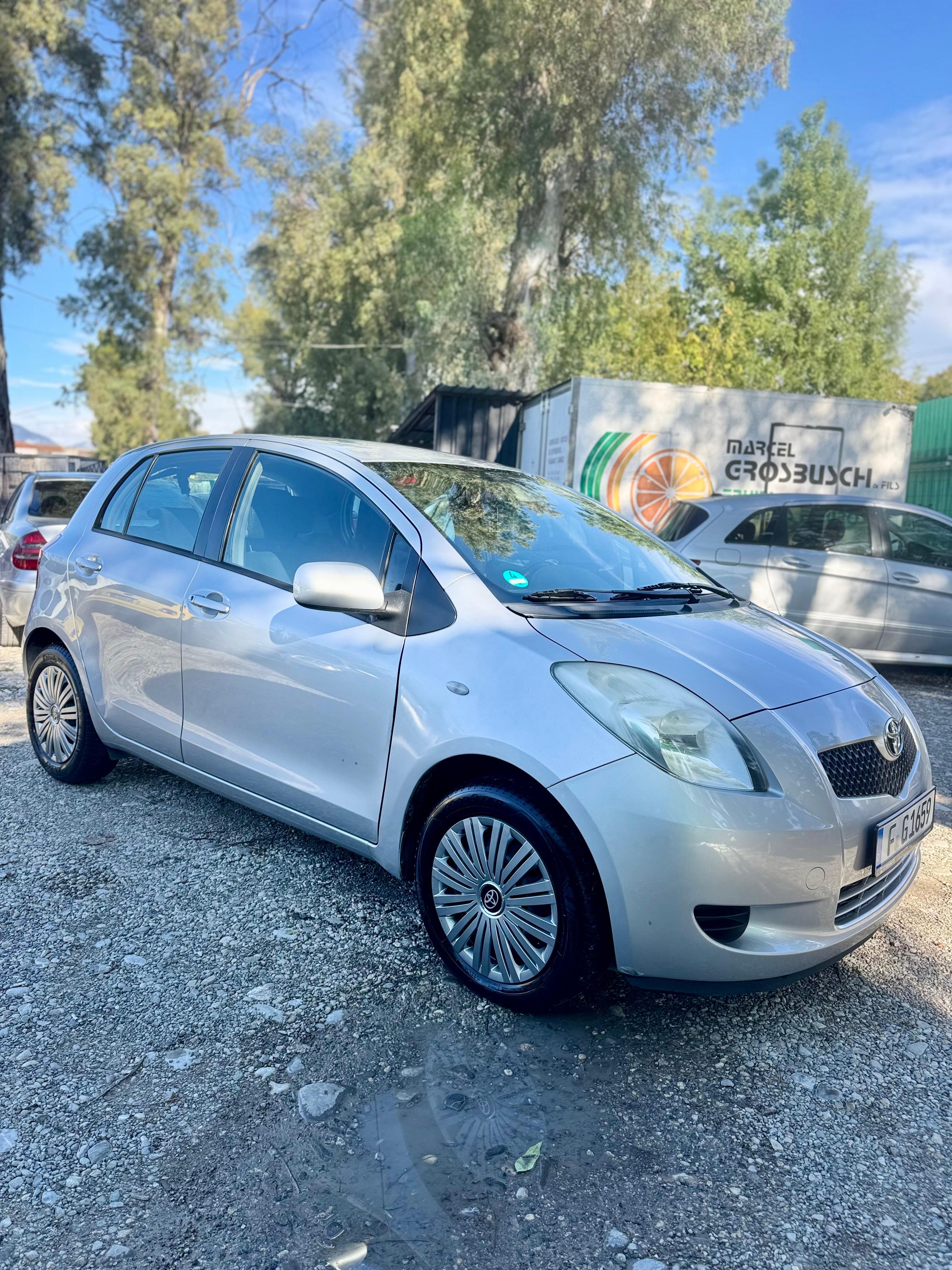 Toyota Yaris 1.3 Benzin 🇩🇪Automat🇩🇪 – Tiranë - 1