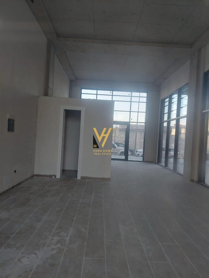 JEPET DYQAN 67 M2 ME QERA NE PORCELAN 1.200 EURO – Tiranë