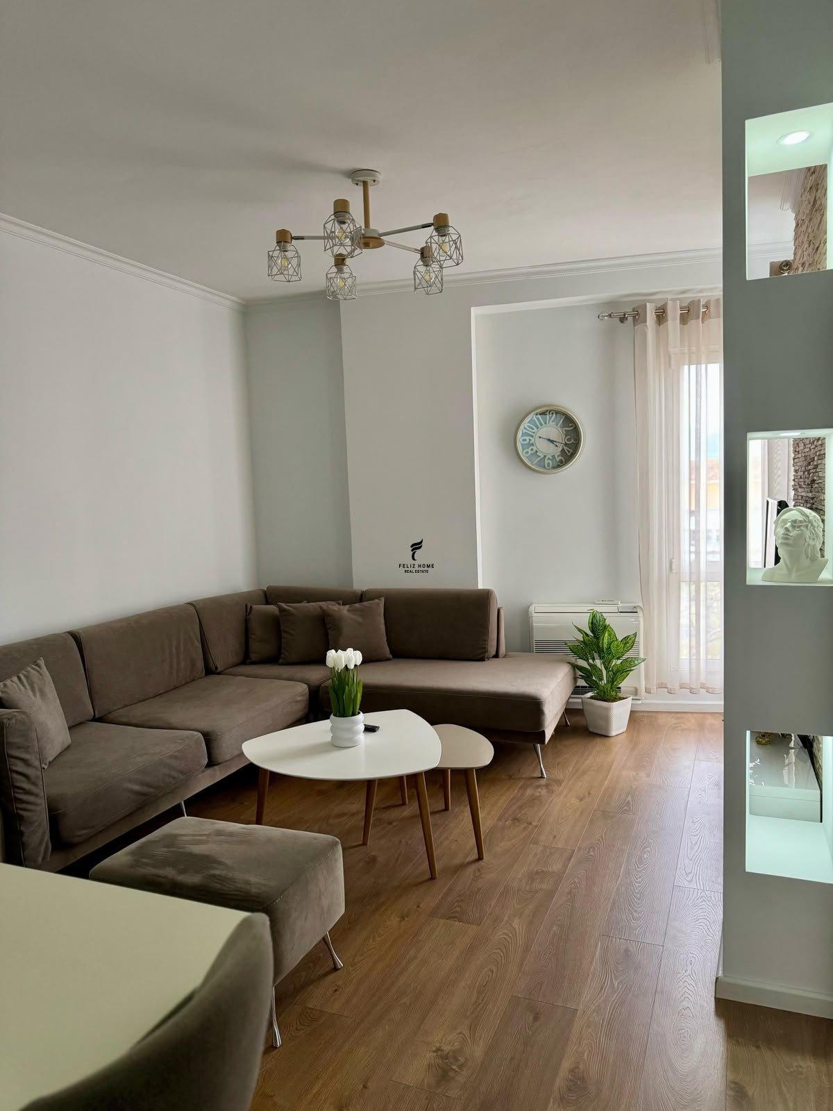 APARTAMENT ME QERA 2+1 ISH FUSHA AVIACIONIT 75.000LEKE FH-89 – Tiranë
