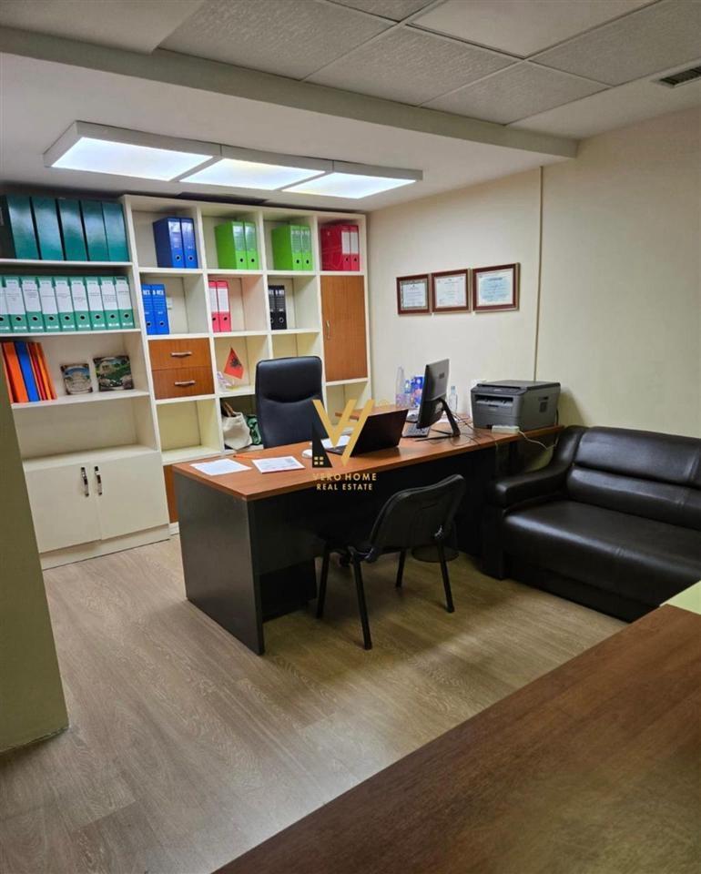 SHITET ZYRE 22 M2 TE ISH PARKU 47.000 EURO 47.000€ shitje – Tiranë - 1