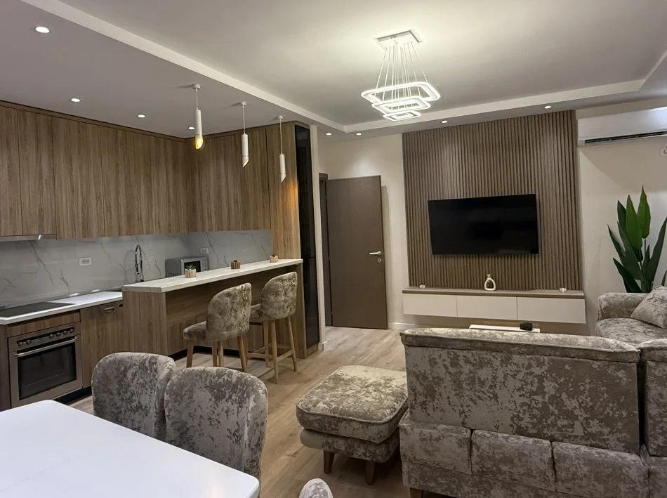 APARTAMENT ME QERA 2+1+2 LIQENI THATE 80.000 LEKE FH-84581 – Tiranë