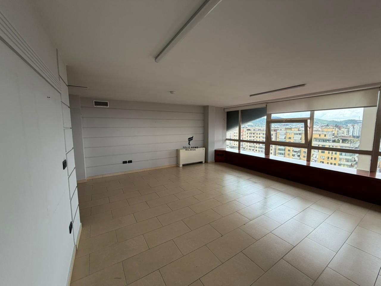ZYRE ME QERA 450 M2 RRUGA KAVAJES 6000 EURO FH-75917 – Tiranë
